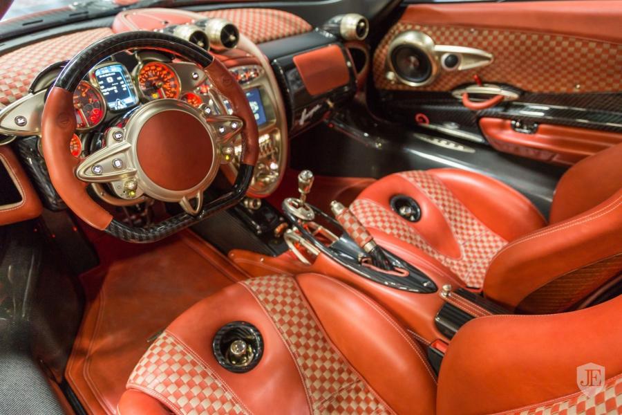 Интерьер Pagani Huayra Lampo 2017 года  (фото 54 из 60)